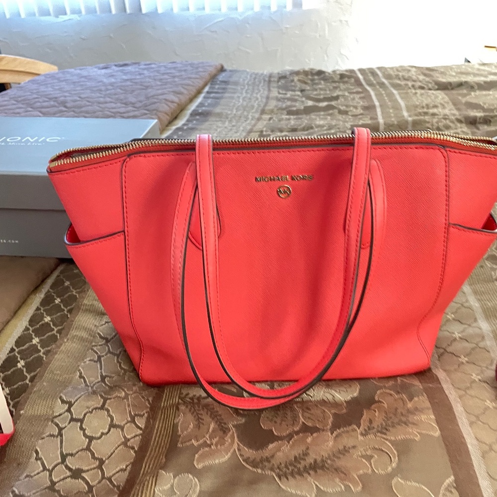 Michael Kors tote